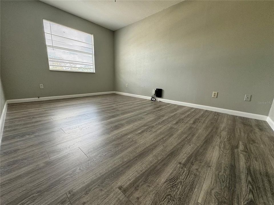 For Sale: $185,000 (2 beds, 2 baths, 844 Square Feet)