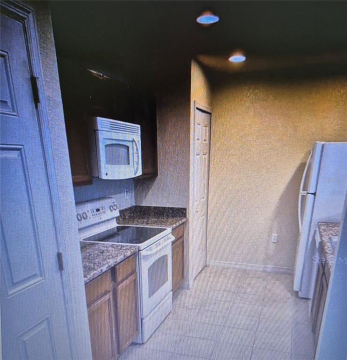 For Rent: $1,400 (1 beds, 1 baths, 781 Square Feet)