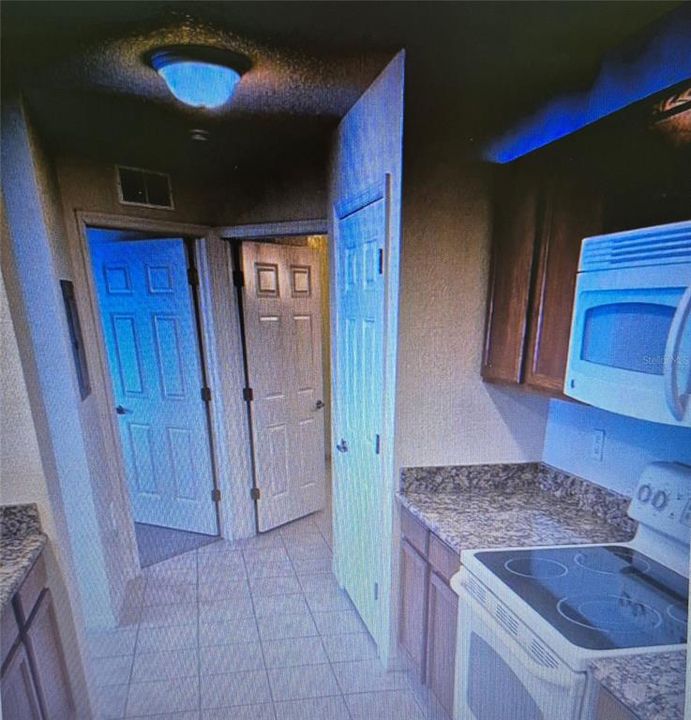 For Rent: $1,400 (1 beds, 1 baths, 781 Square Feet)