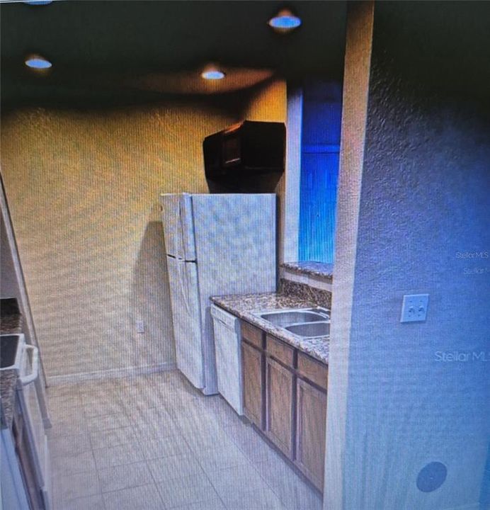 For Rent: $1,400 (1 beds, 1 baths, 781 Square Feet)