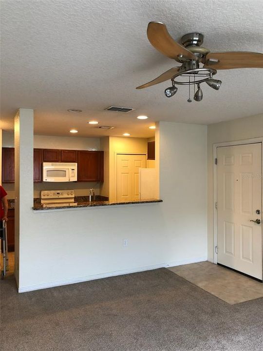 For Rent: $1,400 (1 beds, 1 baths, 781 Square Feet)