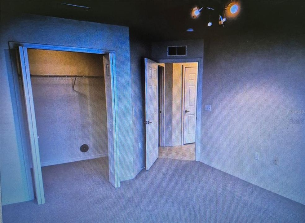For Rent: $1,400 (1 beds, 1 baths, 781 Square Feet)