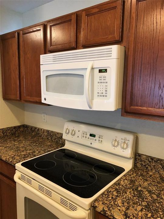 For Rent: $1,400 (1 beds, 1 baths, 781 Square Feet)