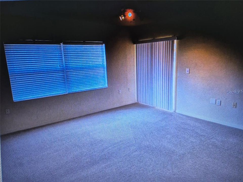 For Rent: $1,400 (1 beds, 1 baths, 781 Square Feet)