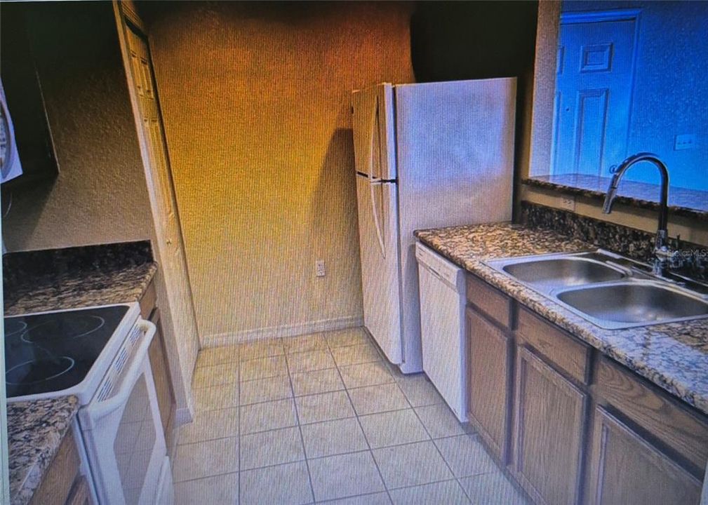 For Rent: $1,400 (1 beds, 1 baths, 781 Square Feet)