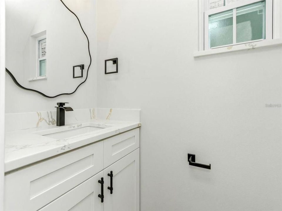 For Sale: $380,000 (2 beds, 1 baths, 1340 Square Feet)