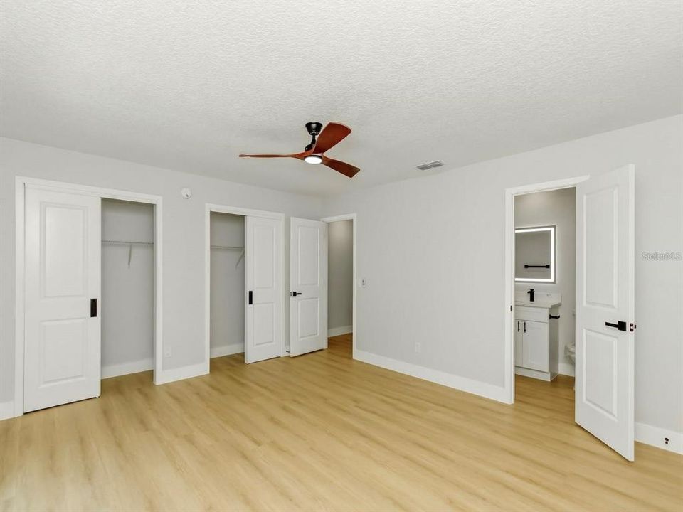For Sale: $380,000 (2 beds, 1 baths, 1340 Square Feet)