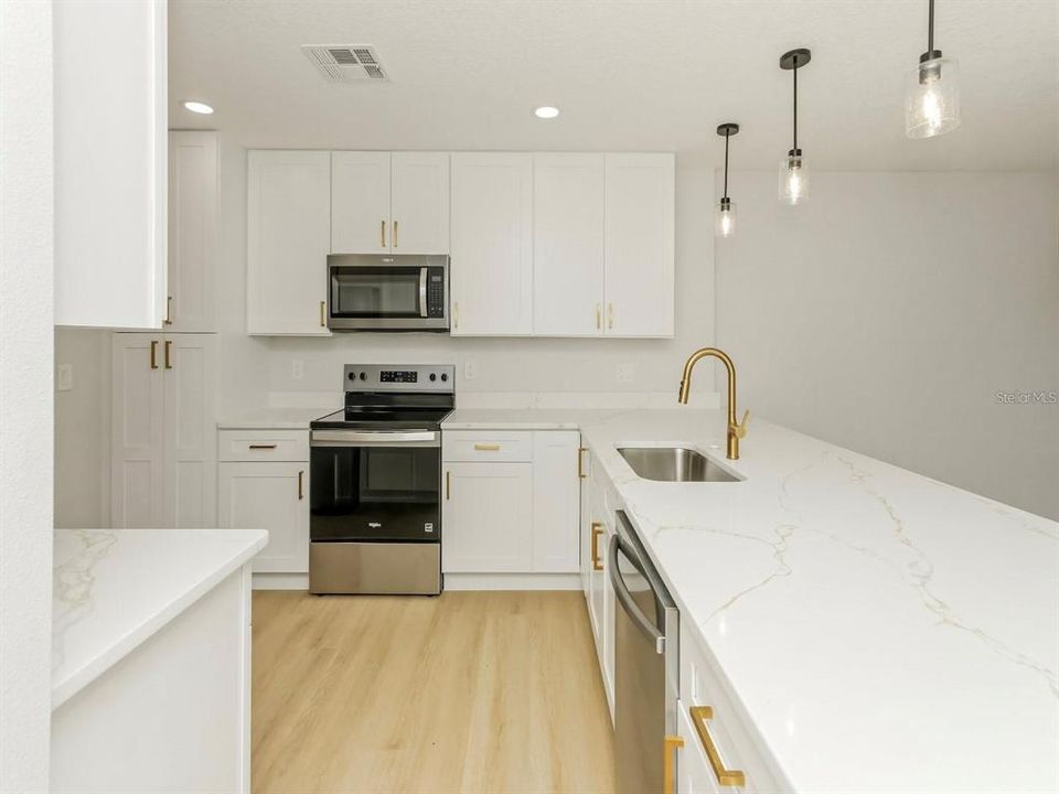 For Sale: $380,000 (2 beds, 1 baths, 1340 Square Feet)
