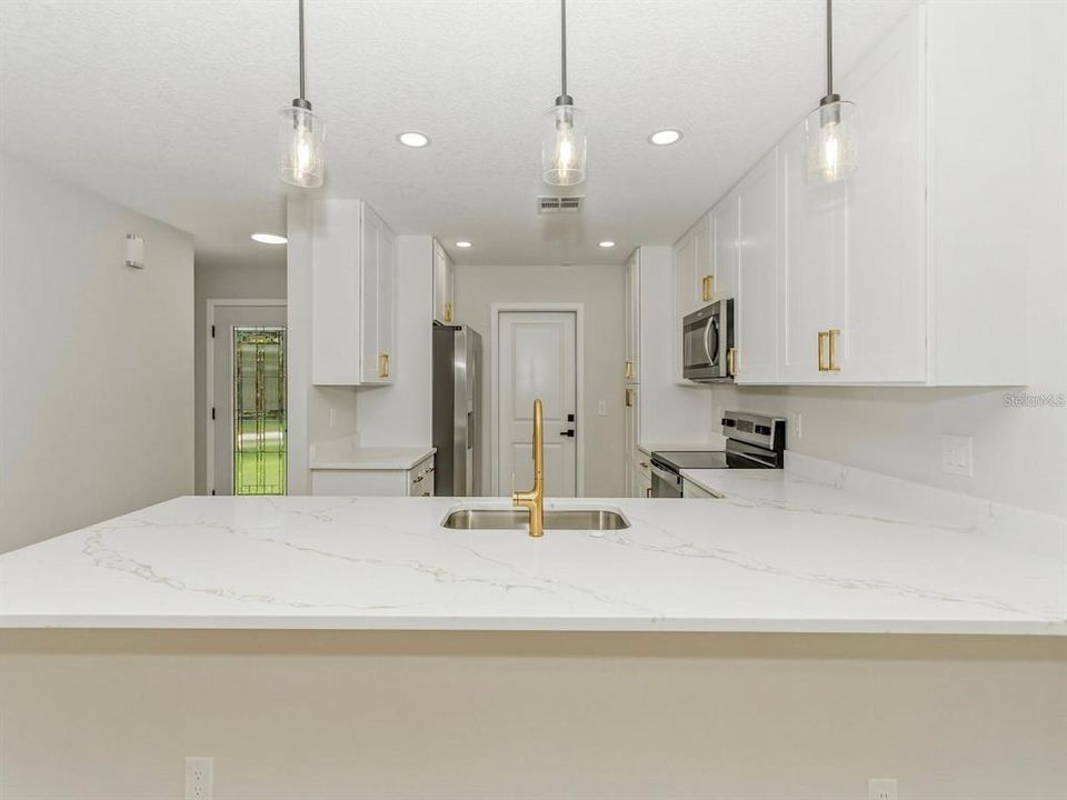 For Sale: $380,000 (2 beds, 1 baths, 1340 Square Feet)