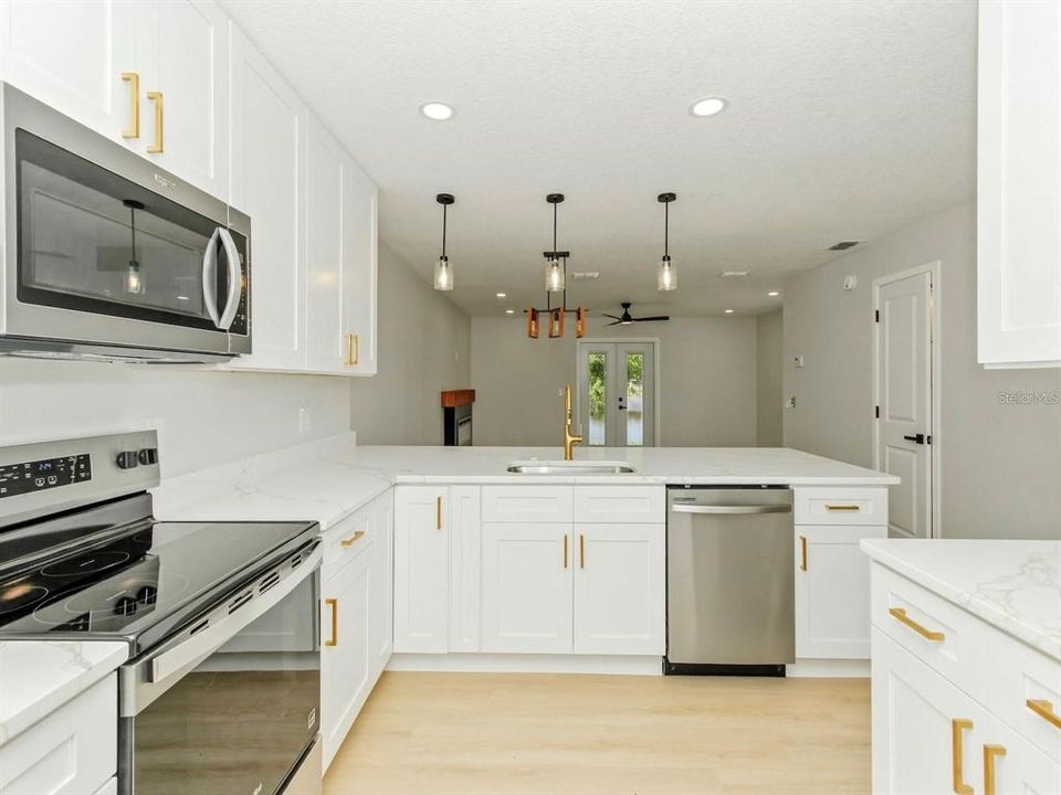 For Sale: $380,000 (2 beds, 1 baths, 1340 Square Feet)
