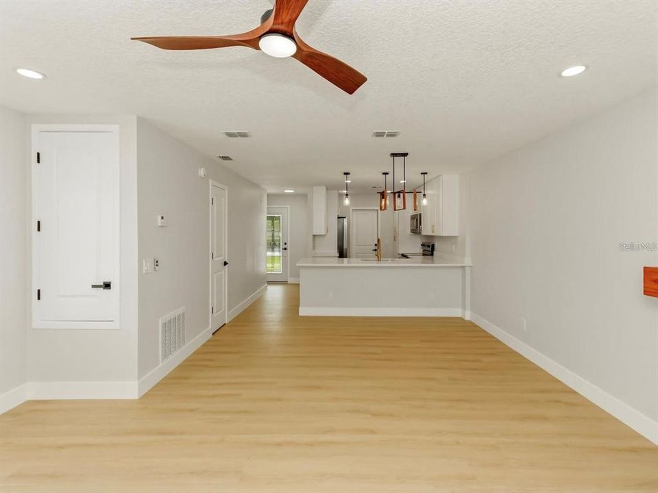For Sale: $380,000 (2 beds, 1 baths, 1340 Square Feet)