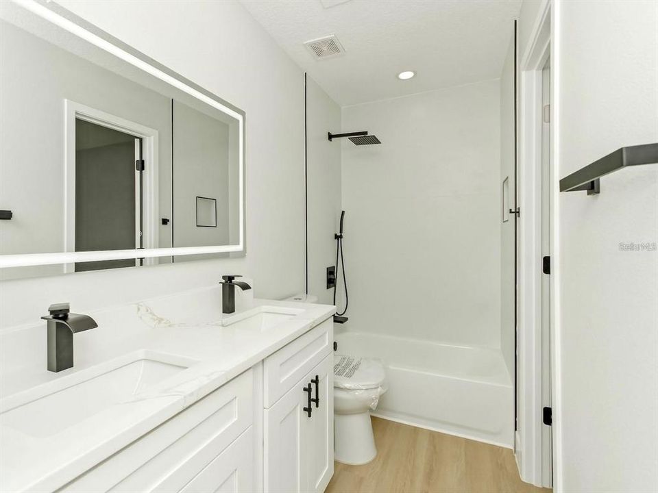 For Sale: $380,000 (2 beds, 1 baths, 1340 Square Feet)