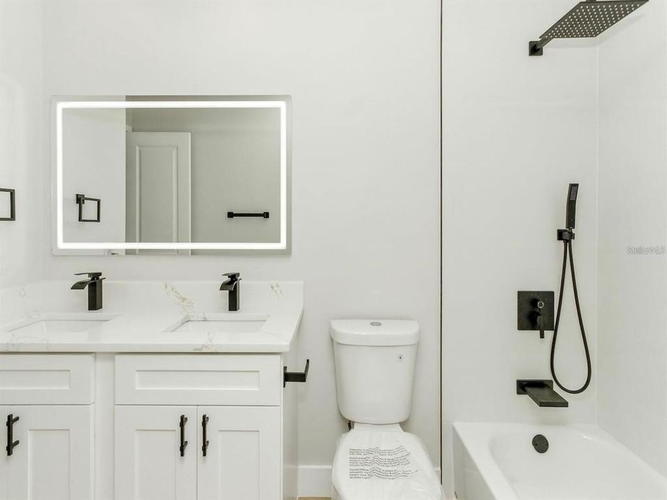 For Sale: $380,000 (2 beds, 1 baths, 1340 Square Feet)