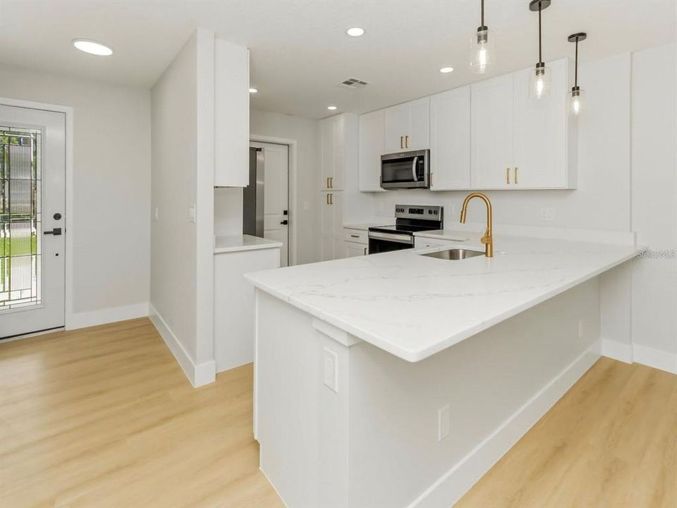 For Sale: $380,000 (2 beds, 1 baths, 1340 Square Feet)