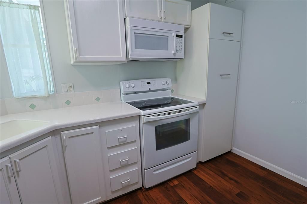 На продажу: $145,000 (2 спален, 2 ванн, 1038 Квадратных фут)