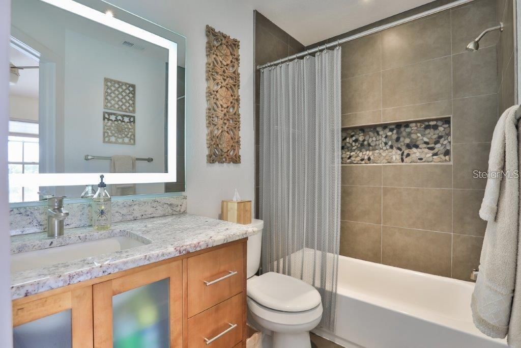 For Rent: $2,495 (2 beds, 2 baths, 1170 Square Feet)