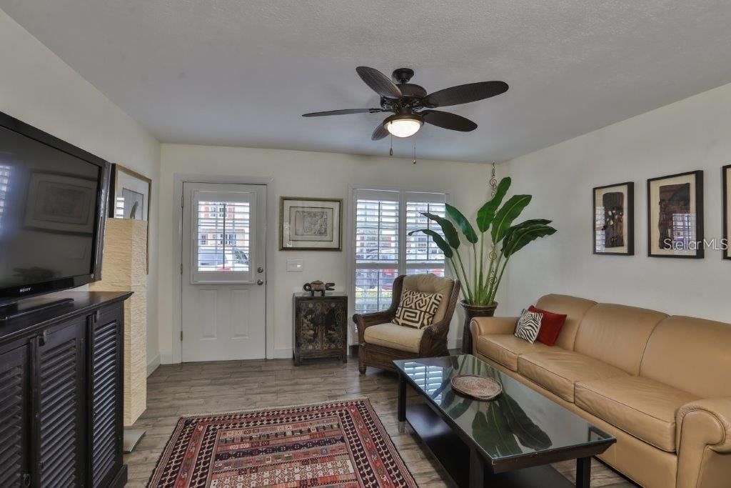 For Rent: $2,495 (2 beds, 2 baths, 1170 Square Feet)