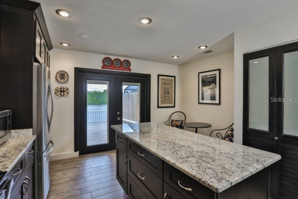 For Rent: $2,495 (2 beds, 2 baths, 1170 Square Feet)