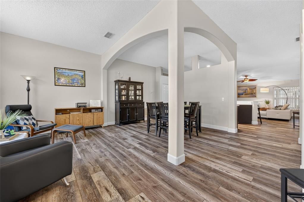 На продажу: $349,900 (3 спален, 2 ванн, 1888 Квадратных фут)