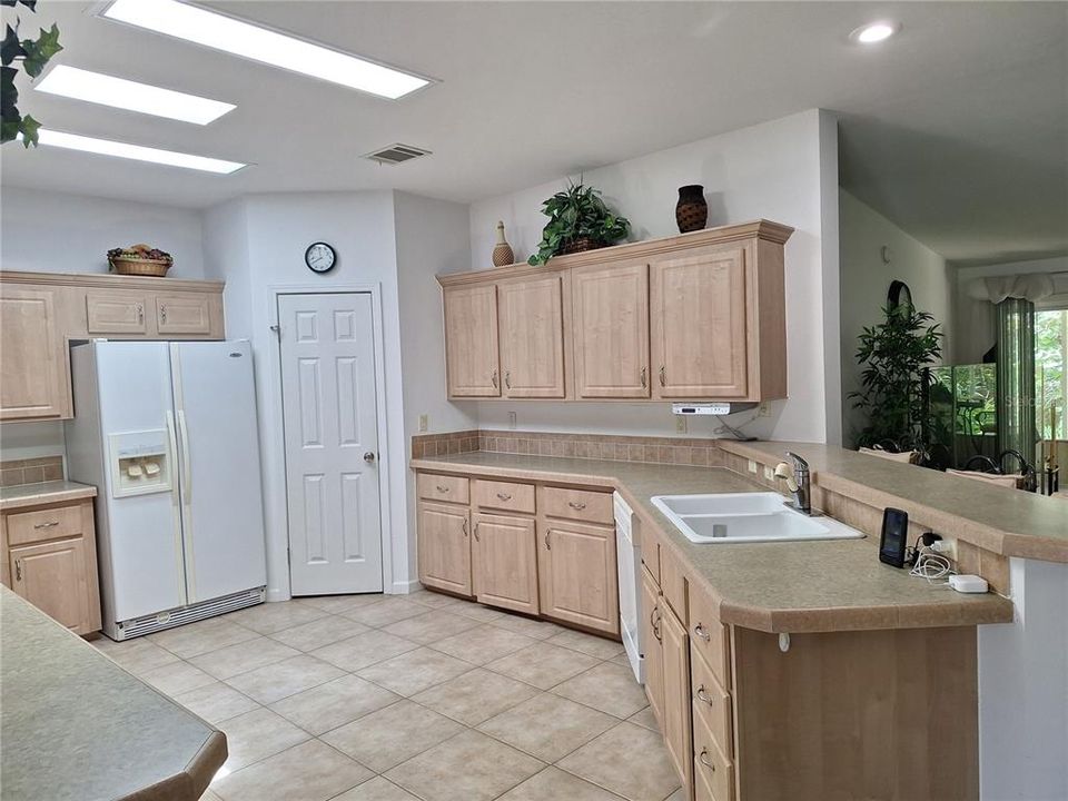 En Venta: $299,000 (2 camas, 2 baños, 1932 Pies cuadrados)
