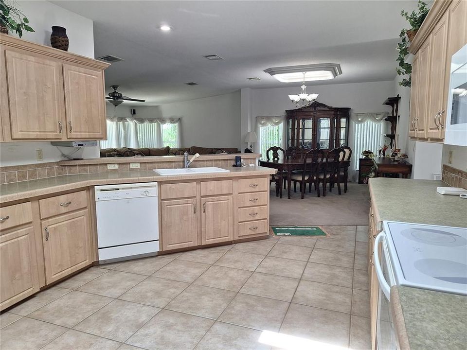 En Venta: $299,000 (2 camas, 2 baños, 1932 Pies cuadrados)