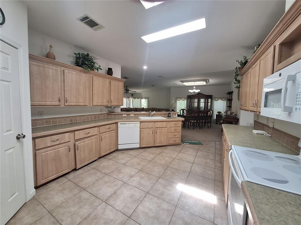 En Venta: $299,000 (2 camas, 2 baños, 1932 Pies cuadrados)