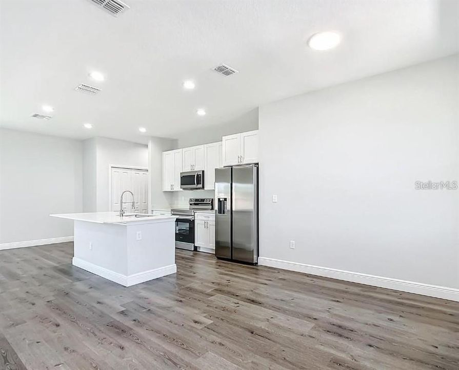 For Rent: $2,100 (4 beds, 2 baths, 1636 Square Feet)