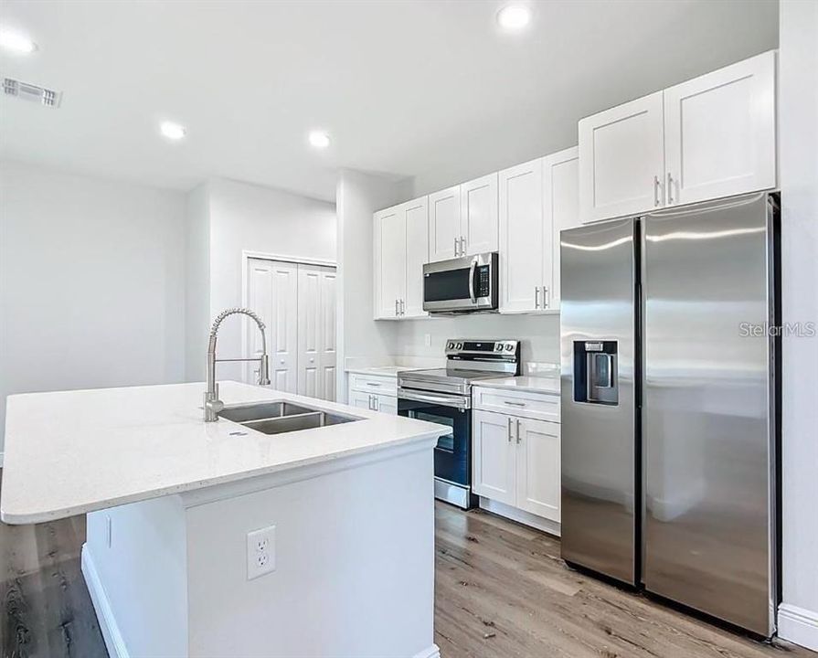 For Rent: $2,100 (4 beds, 2 baths, 1636 Square Feet)