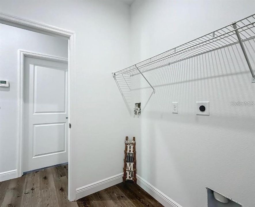 For Rent: $2,100 (4 beds, 2 baths, 1636 Square Feet)