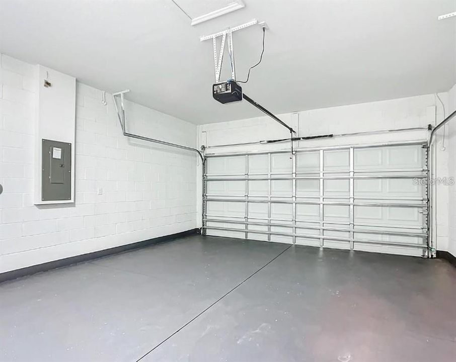 For Rent: $2,100 (4 beds, 2 baths, 1636 Square Feet)