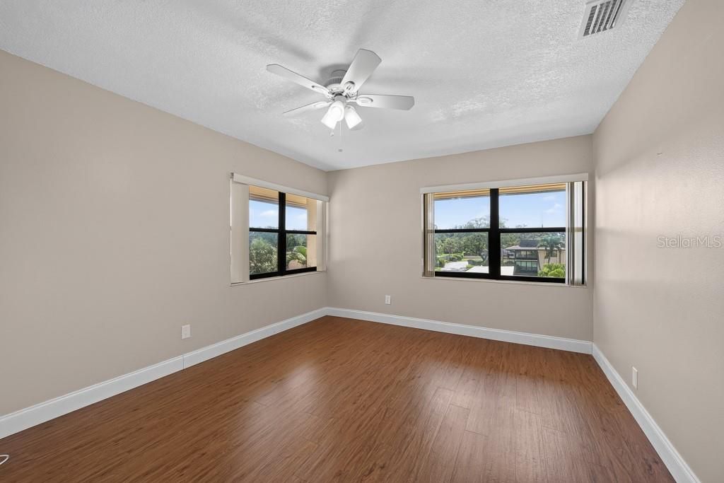 For Sale: $230,000 (3 beds, 2 baths, 1415 Square Feet)