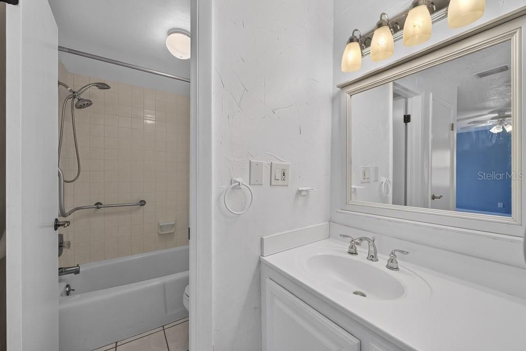 For Sale: $230,000 (3 beds, 2 baths, 1415 Square Feet)