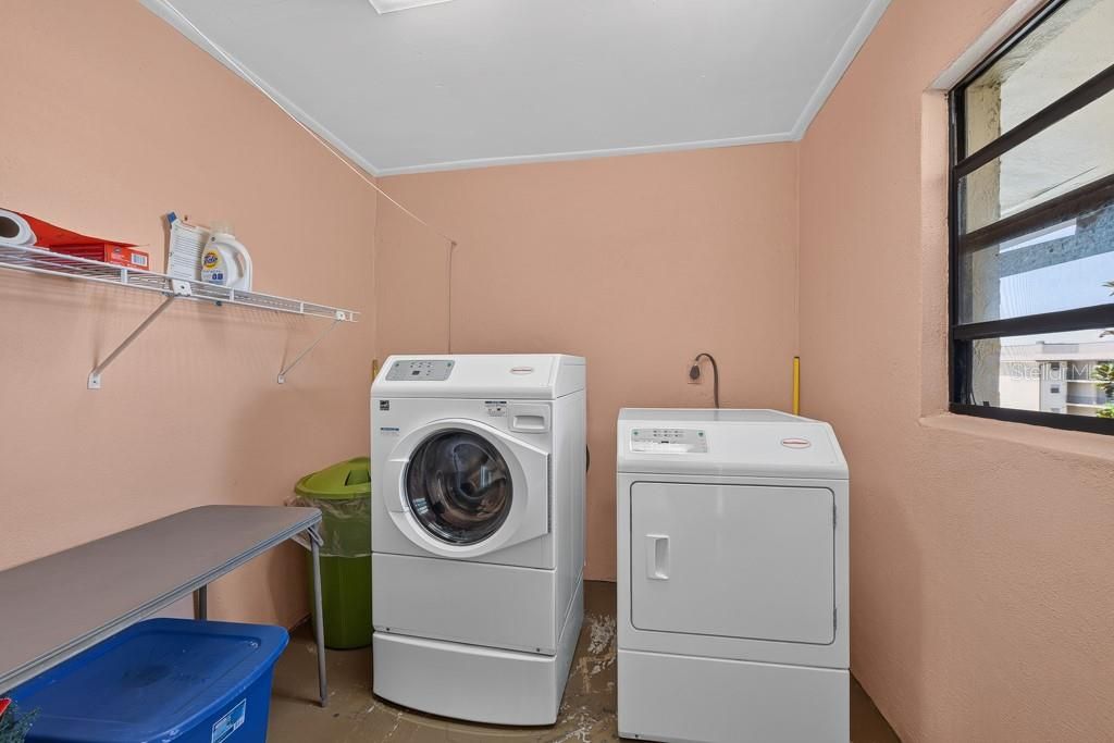 For Sale: $230,000 (3 beds, 2 baths, 1415 Square Feet)