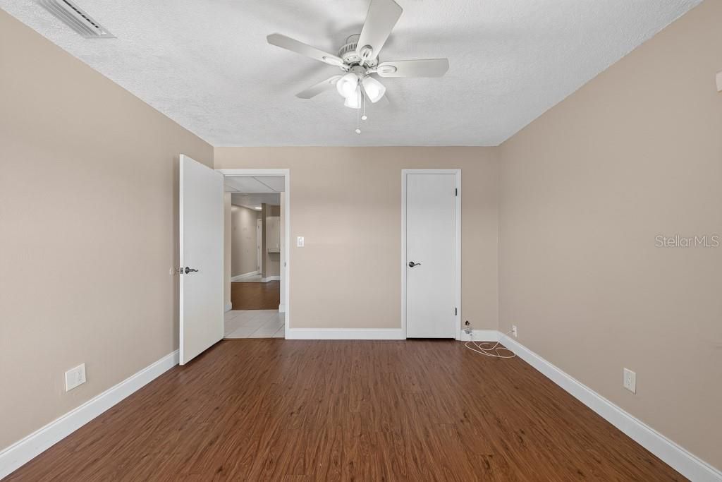 For Sale: $230,000 (3 beds, 2 baths, 1415 Square Feet)