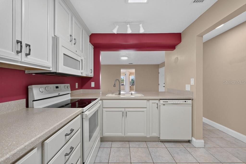 For Sale: $230,000 (3 beds, 2 baths, 1415 Square Feet)