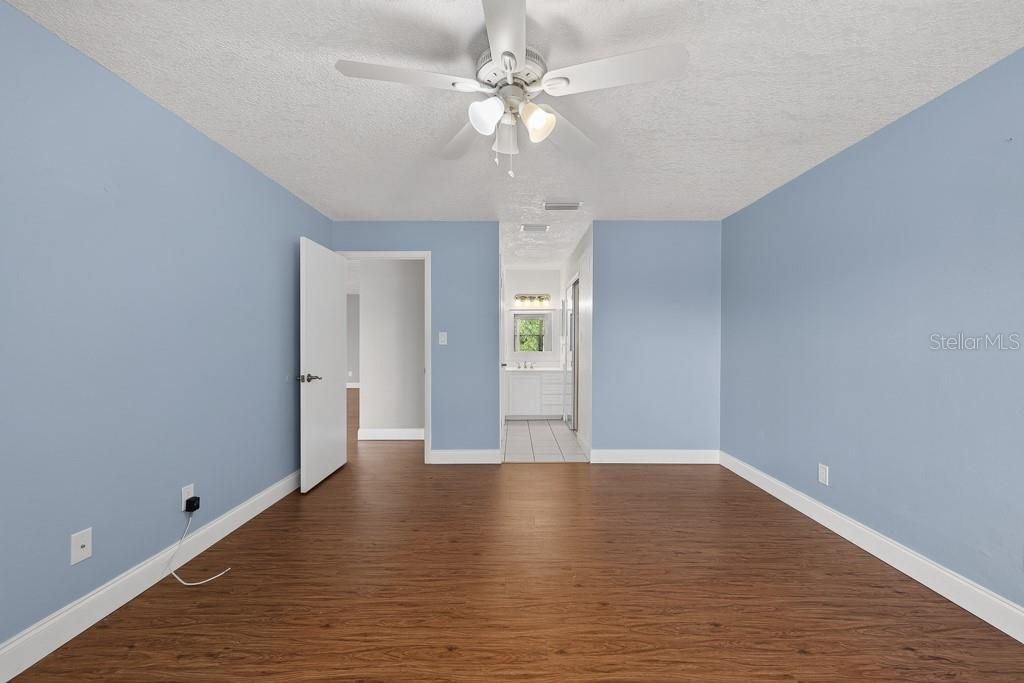 For Sale: $230,000 (3 beds, 2 baths, 1415 Square Feet)