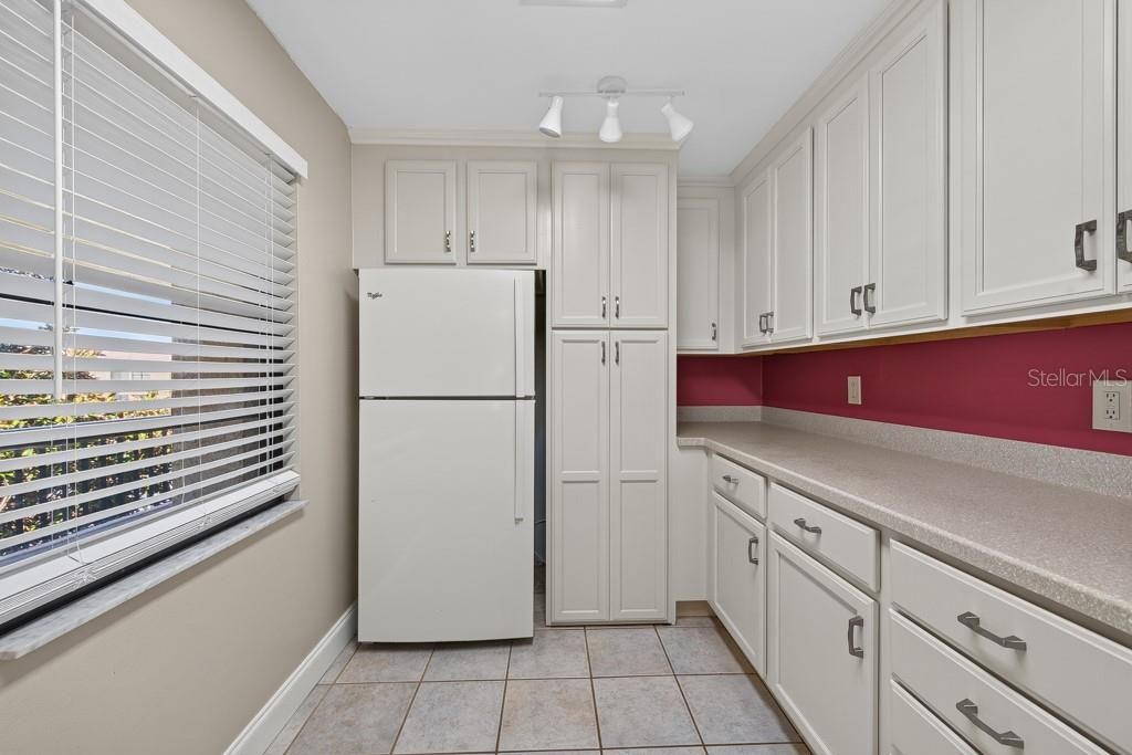 For Sale: $230,000 (3 beds, 2 baths, 1415 Square Feet)