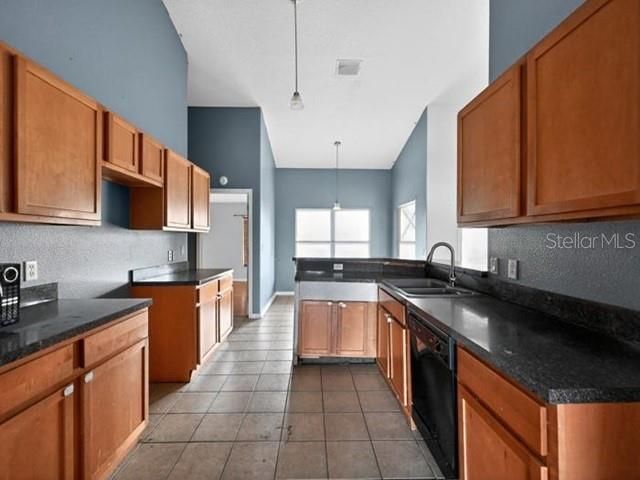 En Venta: $190,800 (3 camas, 3 baños, 2160 Pies cuadrados)