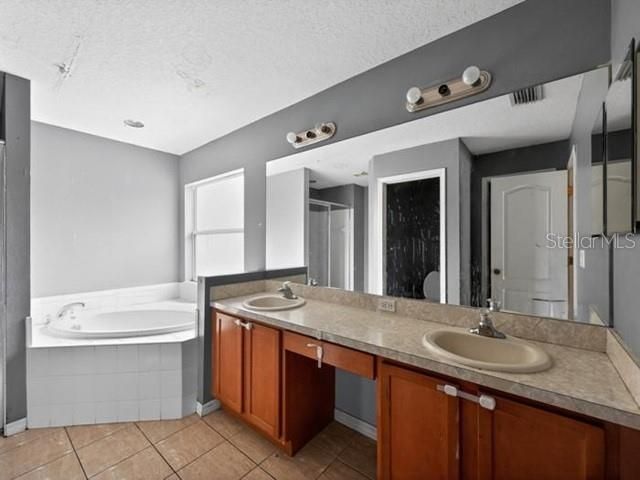 En Venta: $190,800 (3 camas, 3 baños, 2160 Pies cuadrados)