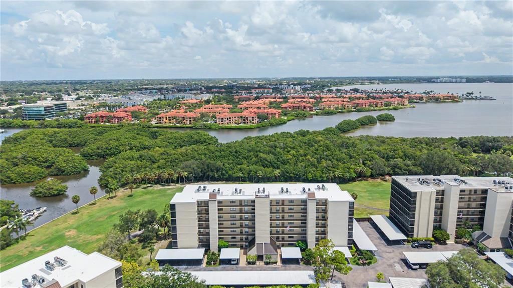 На продажу: $237,900 (2 спален, 2 ванн, 1070 Квадратных фут)