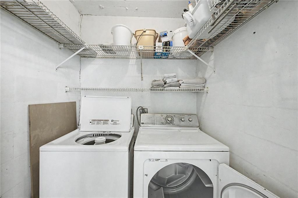 На продажу: $237,900 (2 спален, 2 ванн, 1070 Квадратных фут)