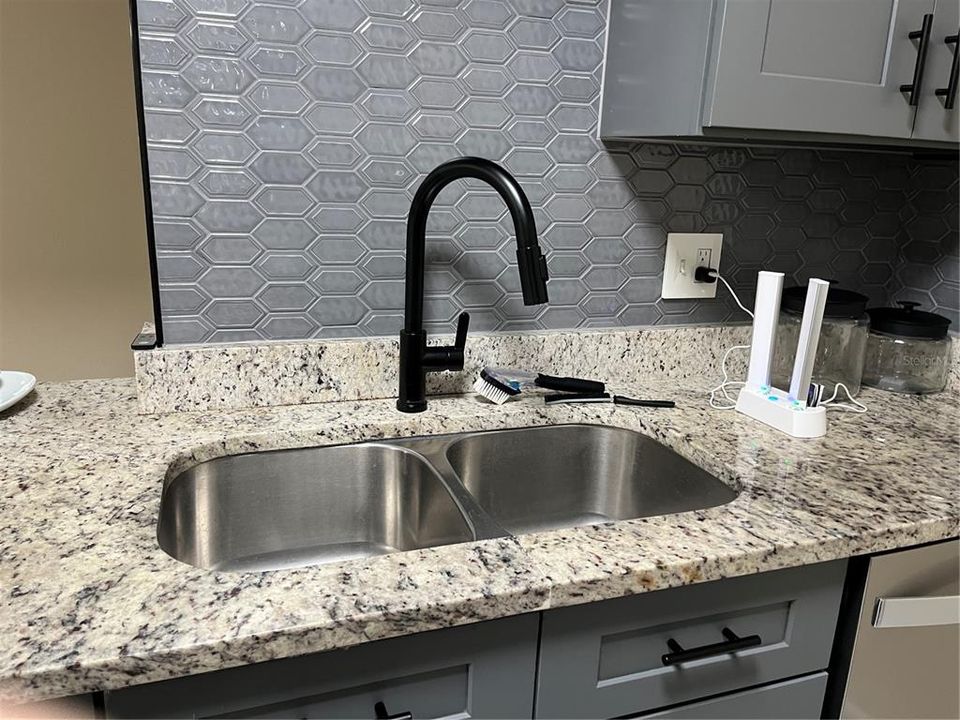 For Rent: $1,550 (2 beds, 2 baths, 918 Square Feet)