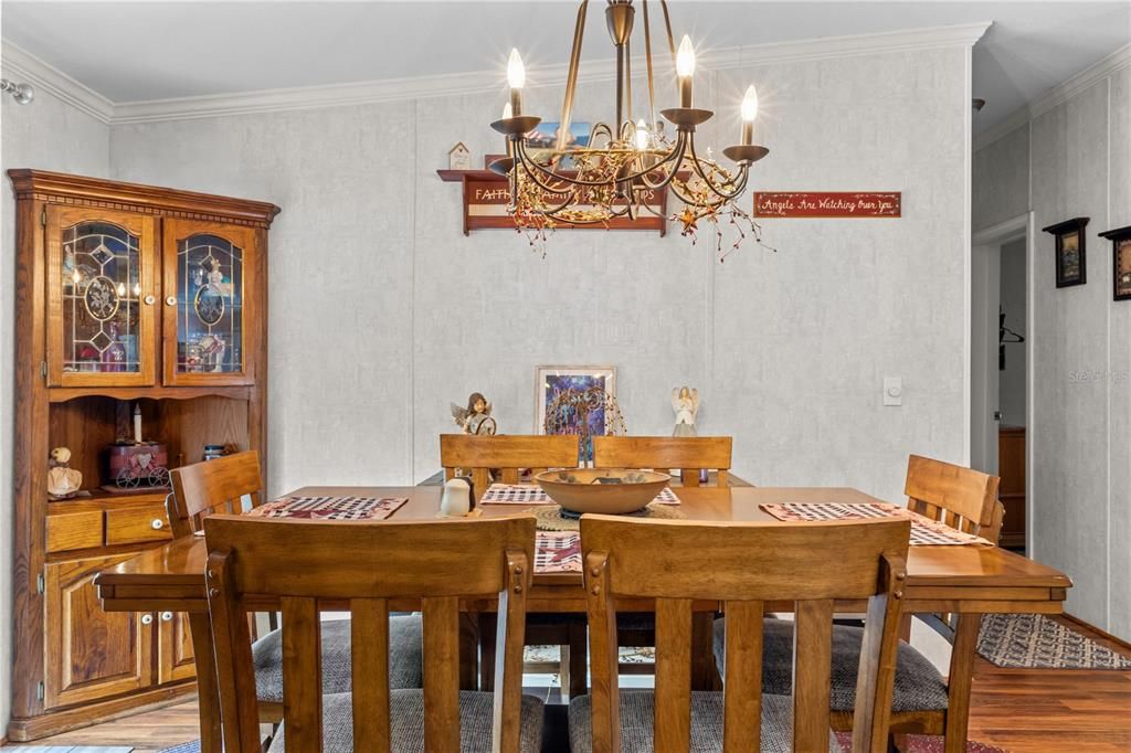 На продажу: $325,000 (3 спален, 2 ванн, 1920 Квадратных фут)
