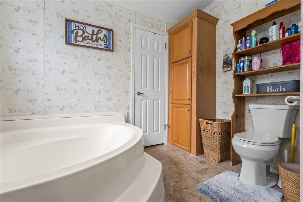 На продажу: $325,000 (3 спален, 2 ванн, 1920 Квадратных фут)