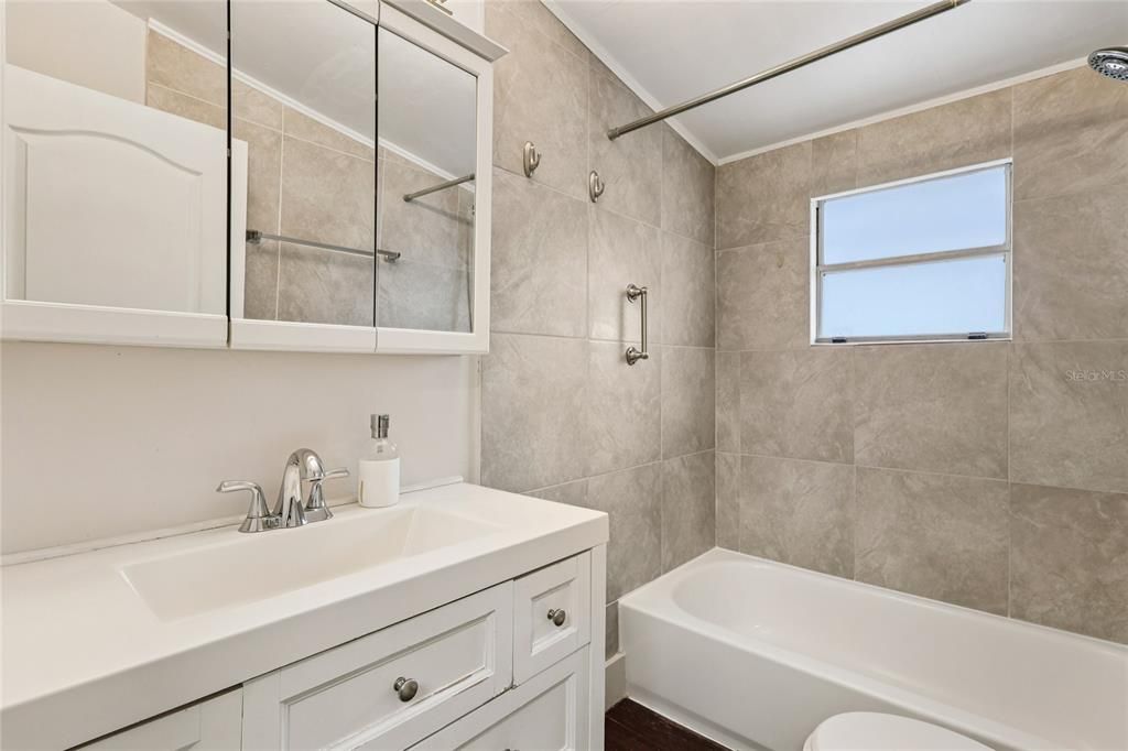 В аренду: $2,000 (2 спален, 1 ванн, 884 Квадратных фут)