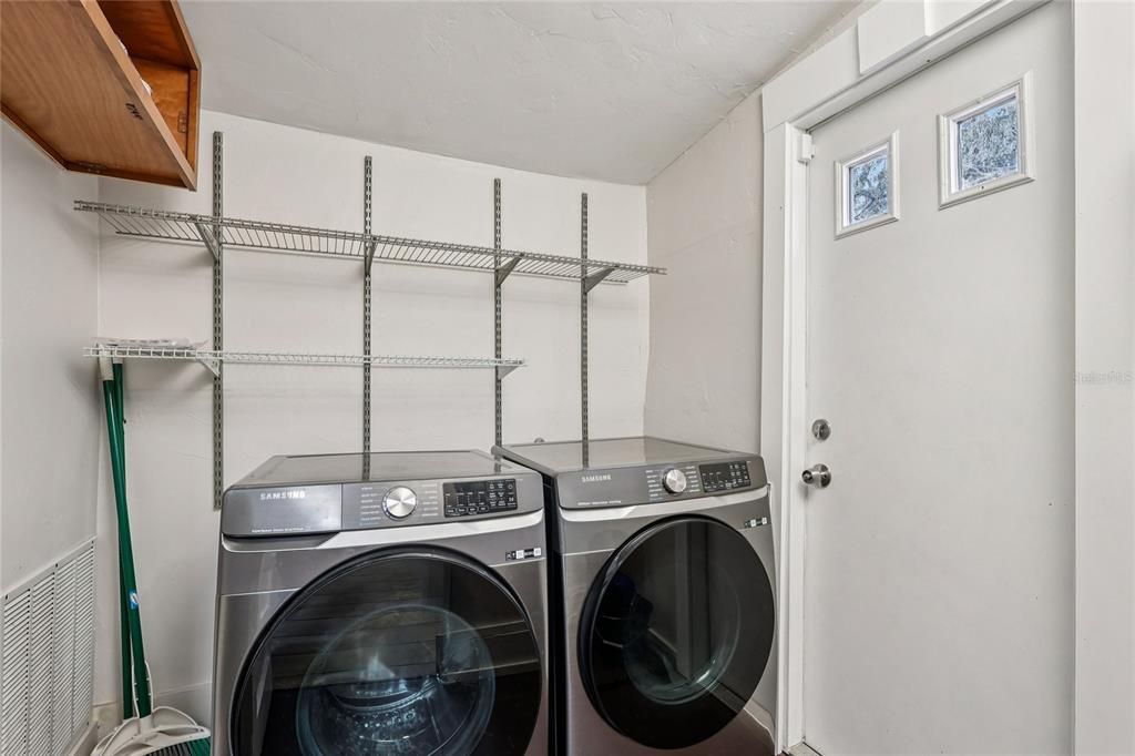 В аренду: $2,000 (2 спален, 1 ванн, 884 Квадратных фут)