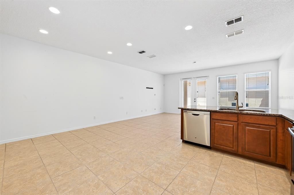For Sale: $460,000 (4 beds, 2 baths, 1910 Square Feet)