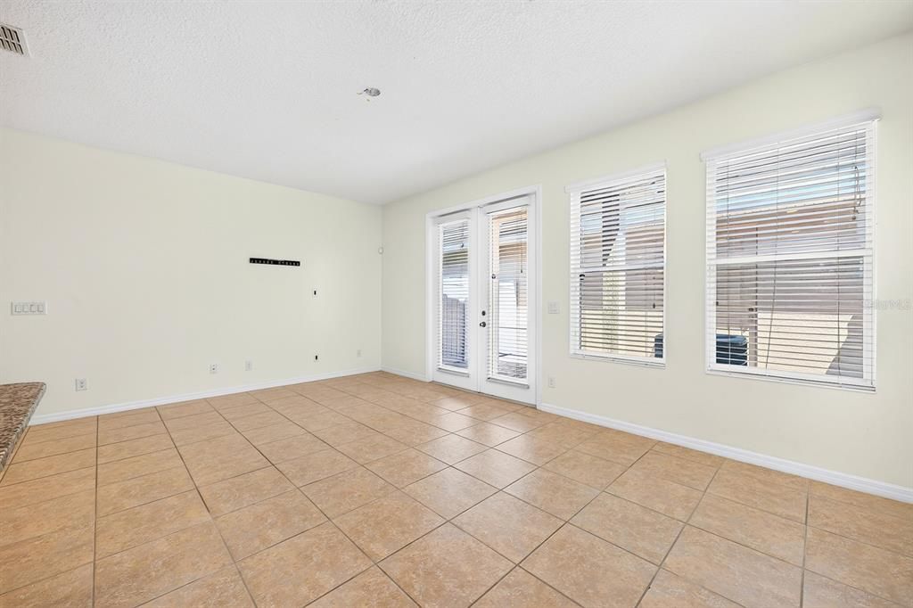 For Sale: $460,000 (4 beds, 2 baths, 1910 Square Feet)