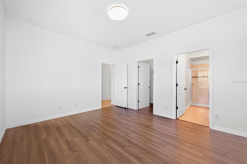 For Sale: $460,000 (4 beds, 2 baths, 1910 Square Feet)