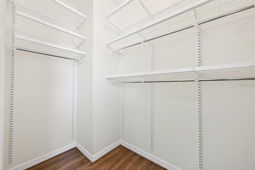 For Sale: $460,000 (4 beds, 2 baths, 1910 Square Feet)